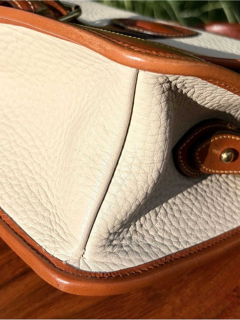 Vintage Dooney & Bourke Large Surrey All Weather Leather Crossbody Bag - Picture 14 of 17